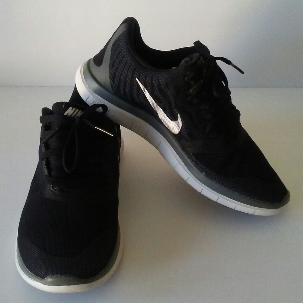 Nike Shoes - Picture 3 of 6